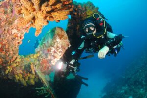 Hilma hoker diver with slave strobe