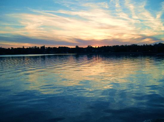 skaneateles-lake-at-sunset